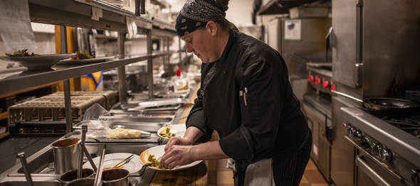 Hiring Seasonal Staff: Tips and Solutions for Hotels and Restaurants